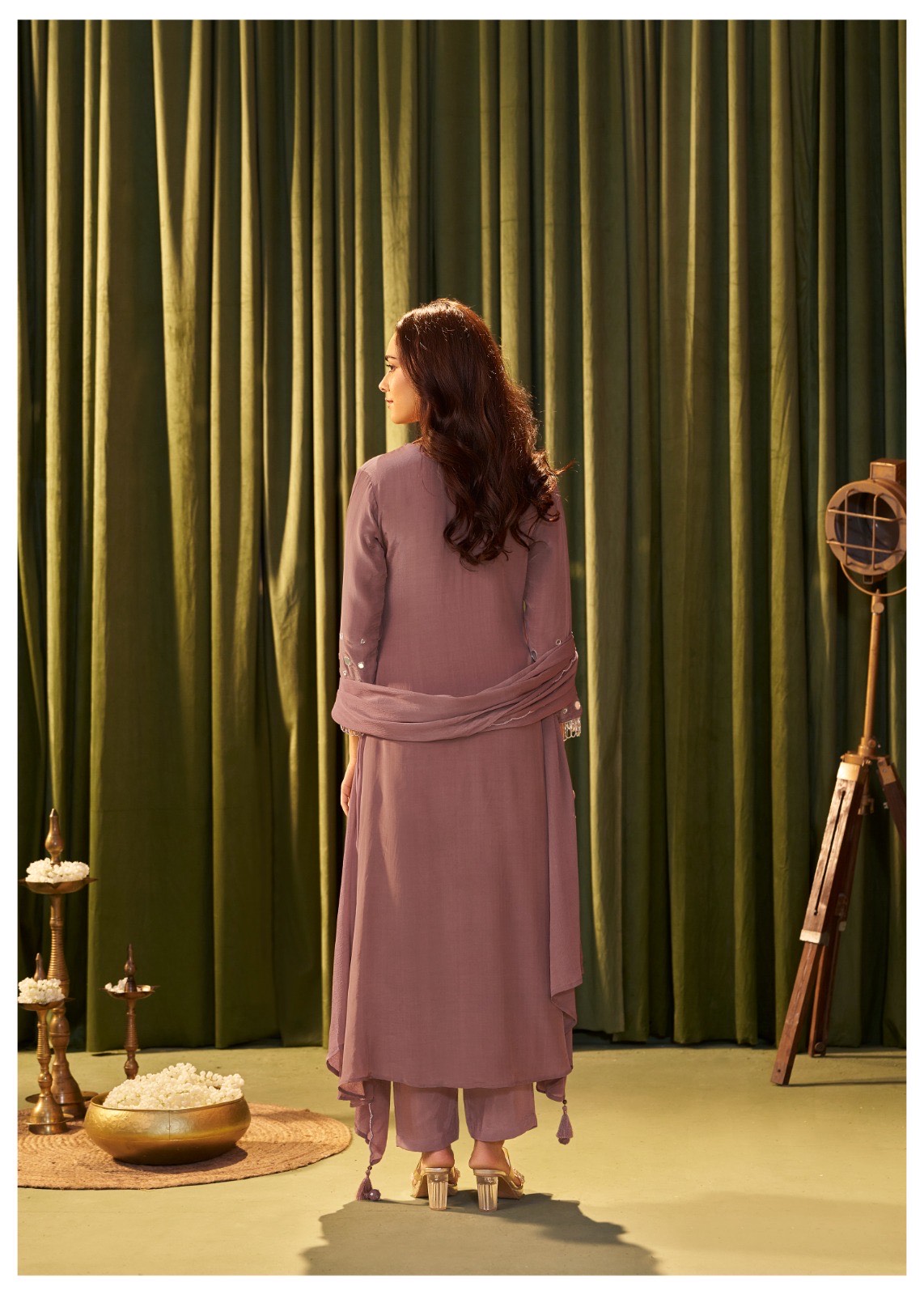 Crepe nude color suit.