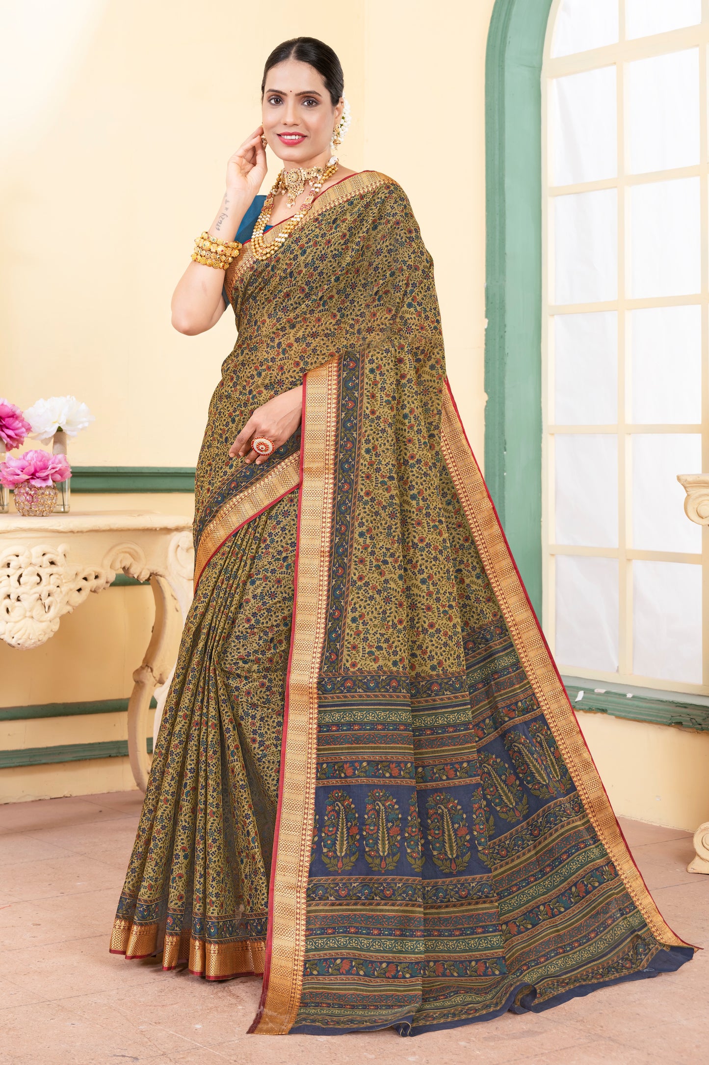 Luxurious Chanderi Saree with Delicate Sheen