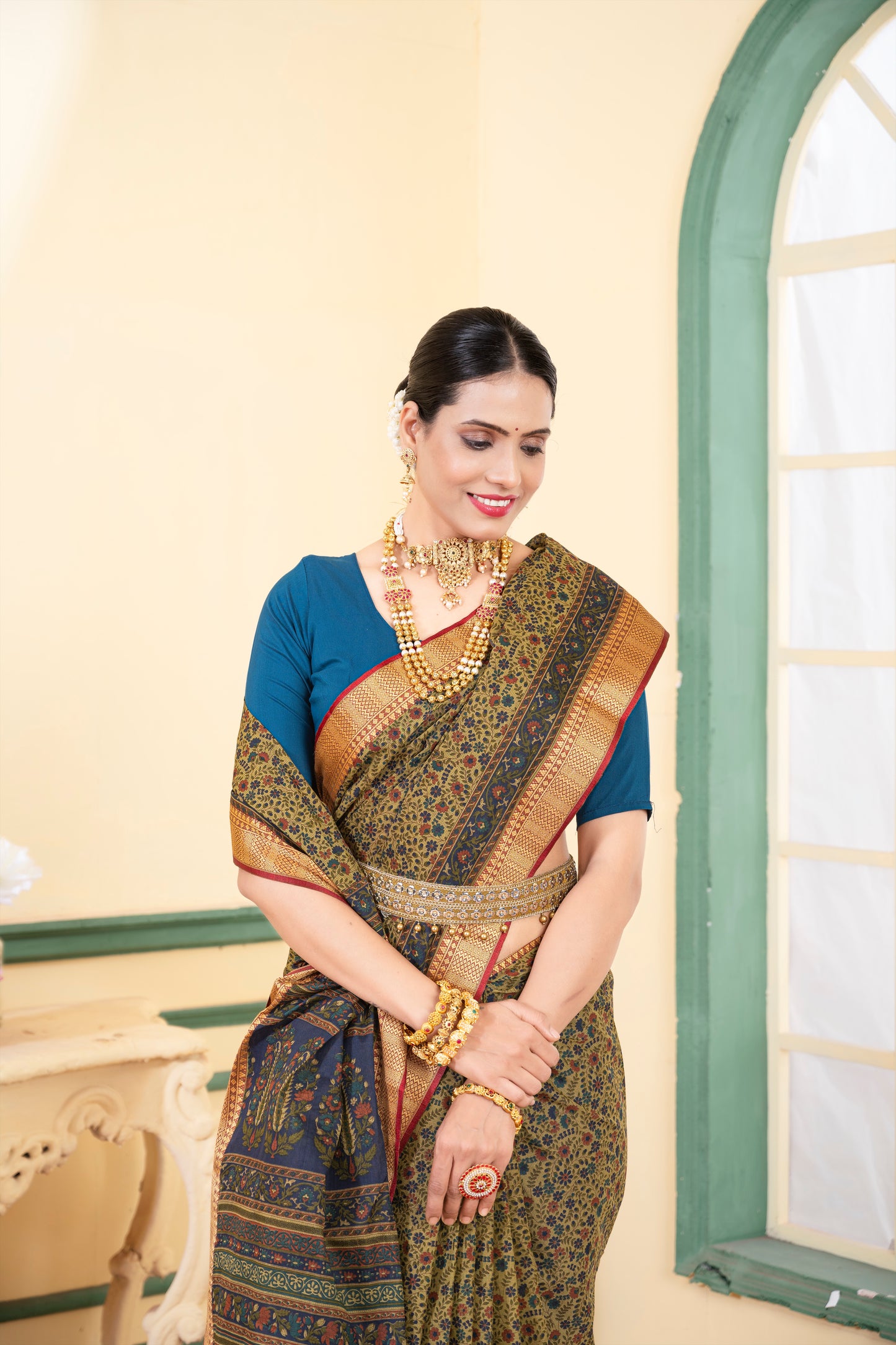 Luxurious Chanderi Saree with Delicate Sheen