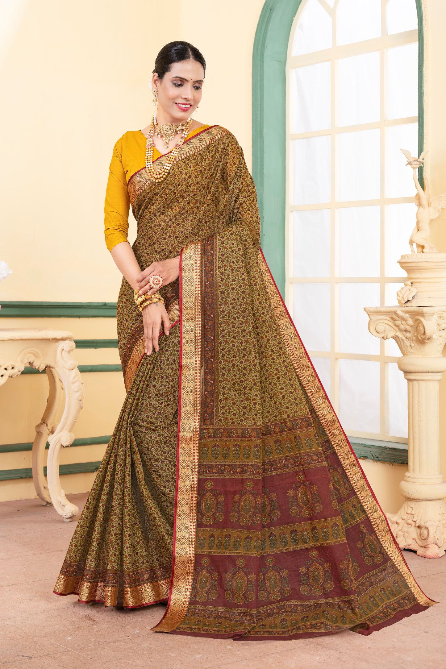 Luxurious Chanderi Saree with Delicate Sheen